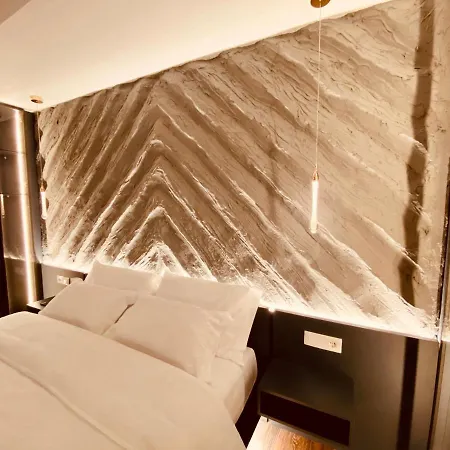 בית הארחה Tirana Central Rooms טיראנה