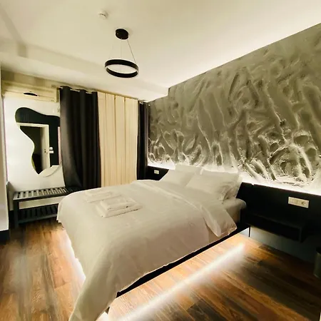 בית הארחה Tirana Central Rooms