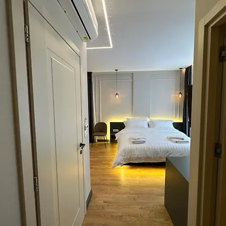 בית הארחה Tirana Central Rooms טיראנה