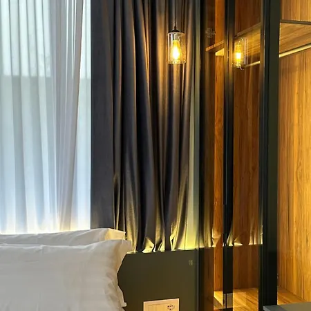 Tirana Central Rooms Гостевой дом