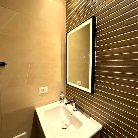 Tirana Central Rooms Гостевой дом 3*