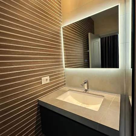 Tirana Central Rooms Тирана