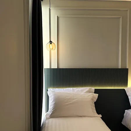 Tirana Central Rooms טיראנה