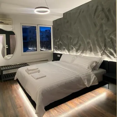 Tirana Central Rooms *
