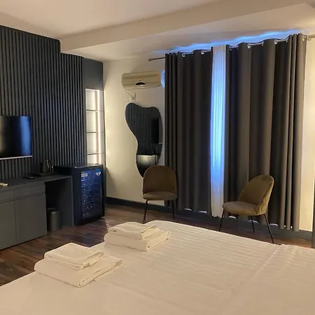 Tirana Central Rooms Guest house *