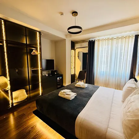 Tirana Central Rooms טיראנה