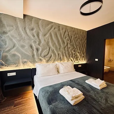 Tirana Central Rooms Гостевой дом