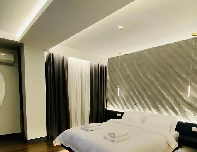 Pensión Tirana Central Rooms 3*