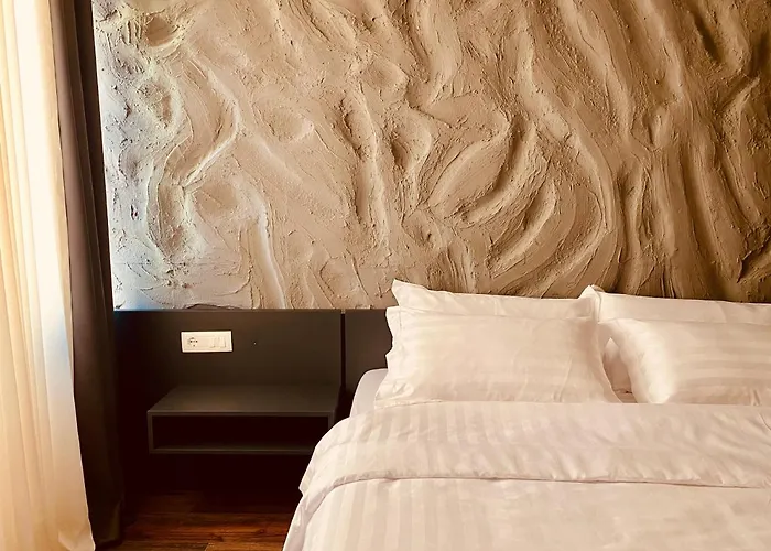 Tirana Central Rooms Pensión 3*