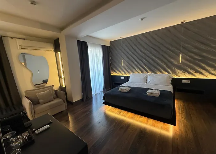 Pensión Tirana Central Rooms 3*