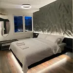 Tirana Central Rooms 3*