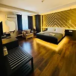 Tirana Central Rooms Affittacamere 3*