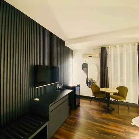 Tirana Central Rooms 3*