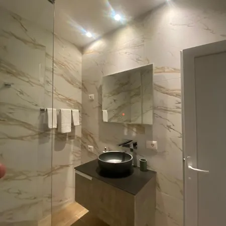 Tirana Central Rooms Penzion