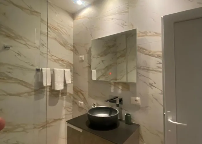 Tirana Central Rooms Гостевой дом