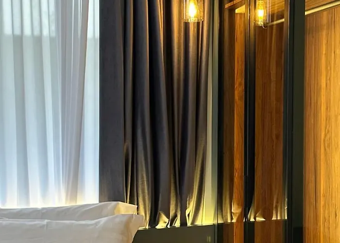 Tirana Central Rooms Pensión