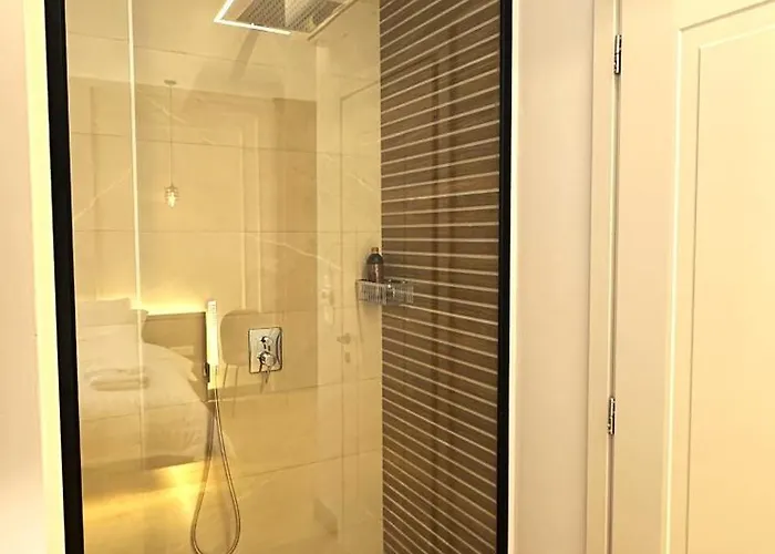 Tirana Central Rooms Тирана