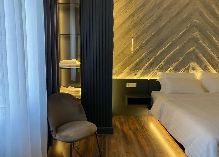 Tirana Central Rooms Гостевой дом 3*