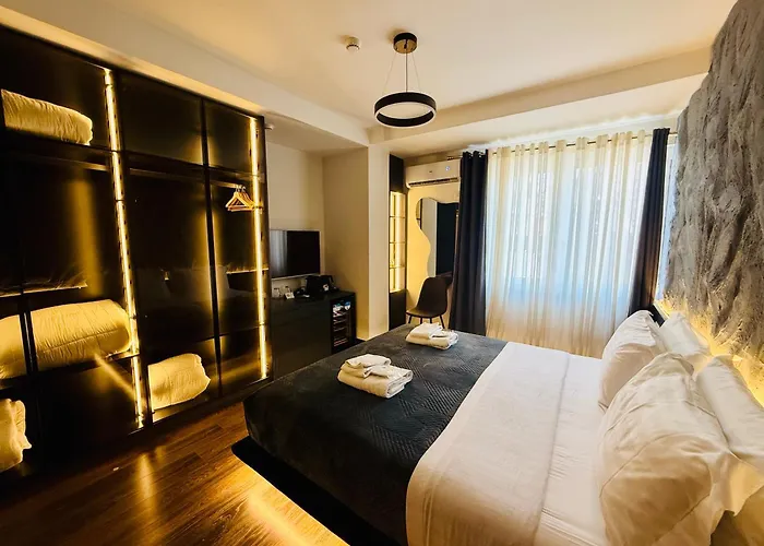Tirana Central Rooms Тирана