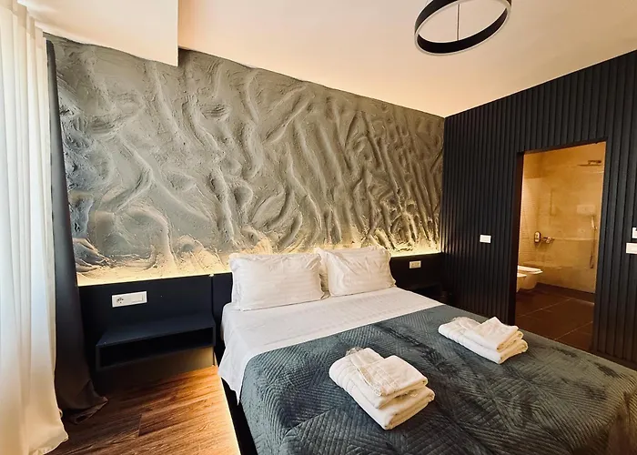 Tirana Central Rooms Pensión