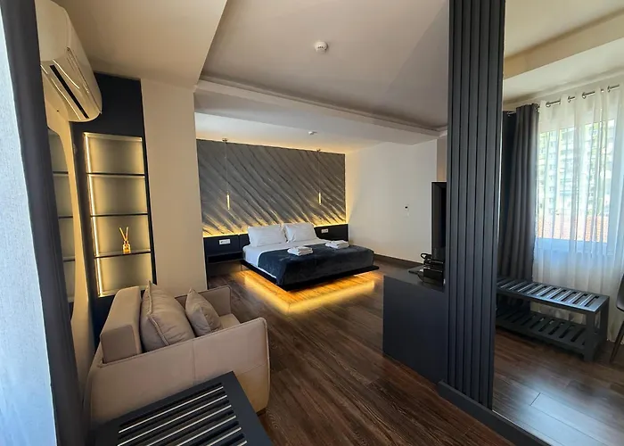 Tirana Central Rooms Тирана