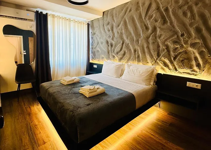 Tirana Central Rooms 3* Тирана