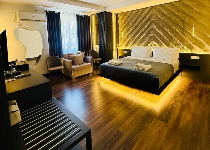 Tirana Central Rooms Гостевой дом 3*